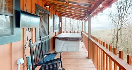 Secluded Dog Friendly Cabin・Mountain Views・Hot Tub