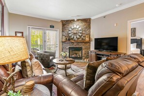 TV, fireplace, DVD player, offices