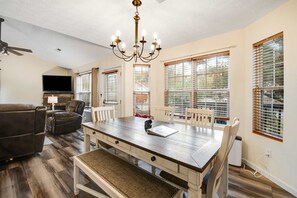 Dining - Dog Welcome Cottage Near Smokies, Sleeps 4, Firepit (Pigeon Forge)