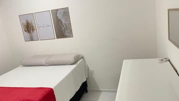 Ferros/tábuas de passar roupa, acesso à internet, roupa de cama