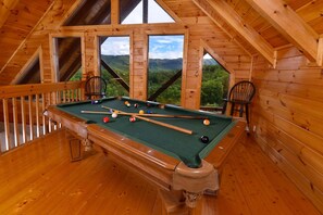 Games room - Scenic Log, Sleeps 6, Hot Tub, Balcony, Pool Table (Pigeon Forge)