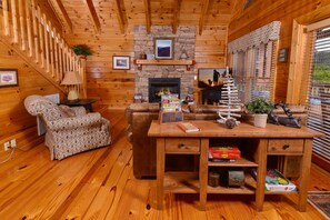 Interior - Scenic Log, Sleeps 6, Hot Tub, Balcony, Pool Table (Pigeon Forge)