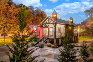 Exterior - Unique & Authentic Train Depot Vacation Experience (Pigeon Forge)