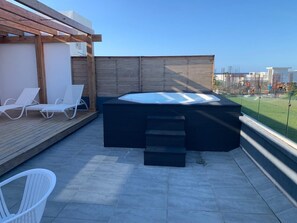 Outdoor spa tub - 2BR Penthouse With Private Rooftop (Cabarete)
