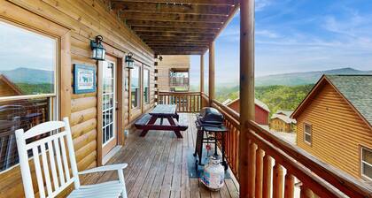 Luxe Cabin, Sleeps 12・Indoor Pool・Hot Tub・Games