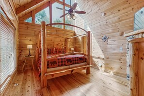 4 bedrooms, iron/ironing board, WiFi, bed sheets - Homey Cabin, Sleeps 14・Hot Tub・Views・Near Golf Ski (Sevierville)