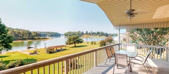 Douglas Lakefront Cabin・Deck・Hot Tub・Pool Table