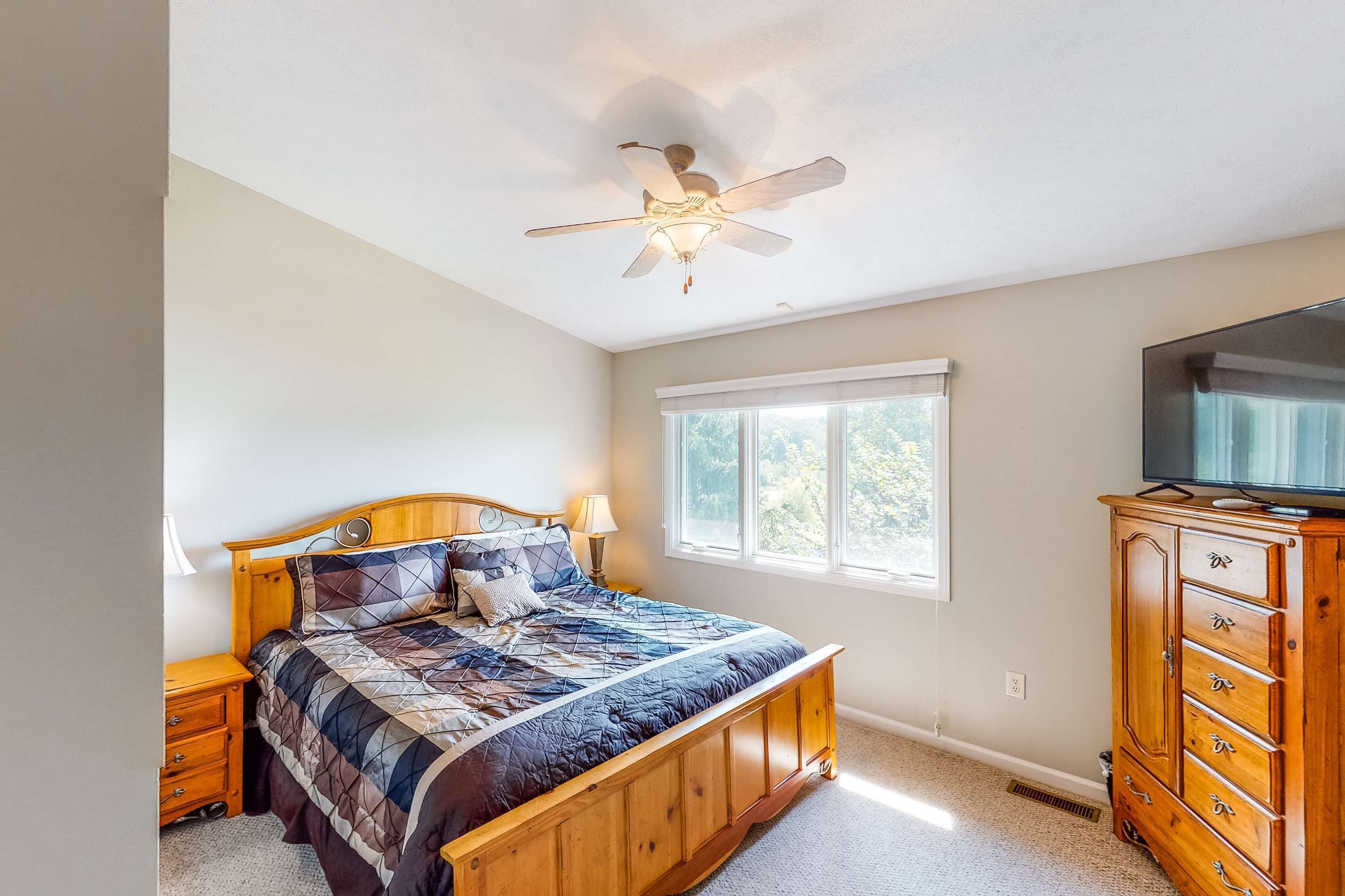 3 bedrooms, desk, iron/ironing board, WiFi