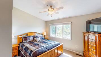 3 bedrooms, desk, iron/ironing board, WiFi