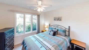 3 bedrooms, desk, iron/ironing board, WiFi