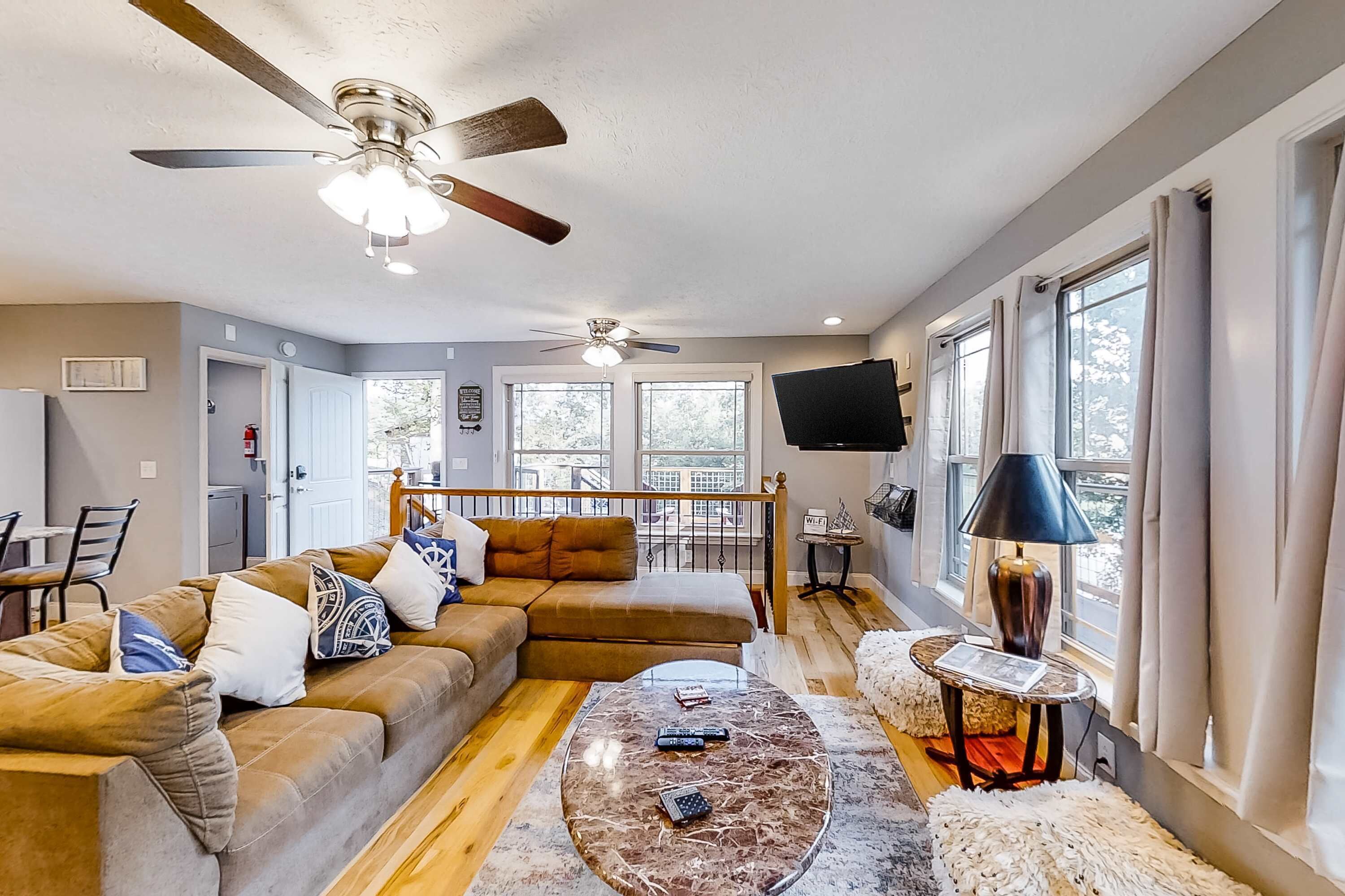 Een televisie, videogames en een kantoor