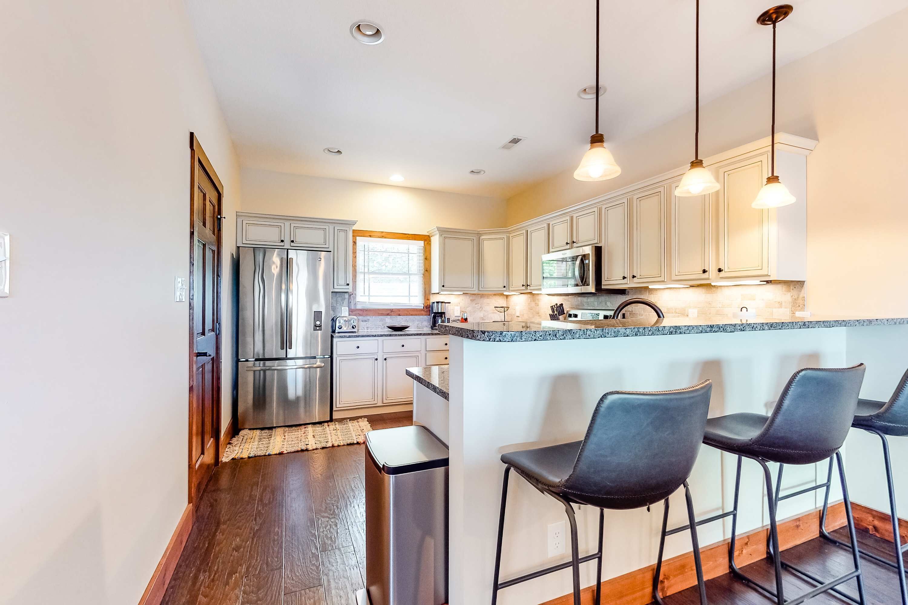 冰箱、微波炉、烤箱、炉灶