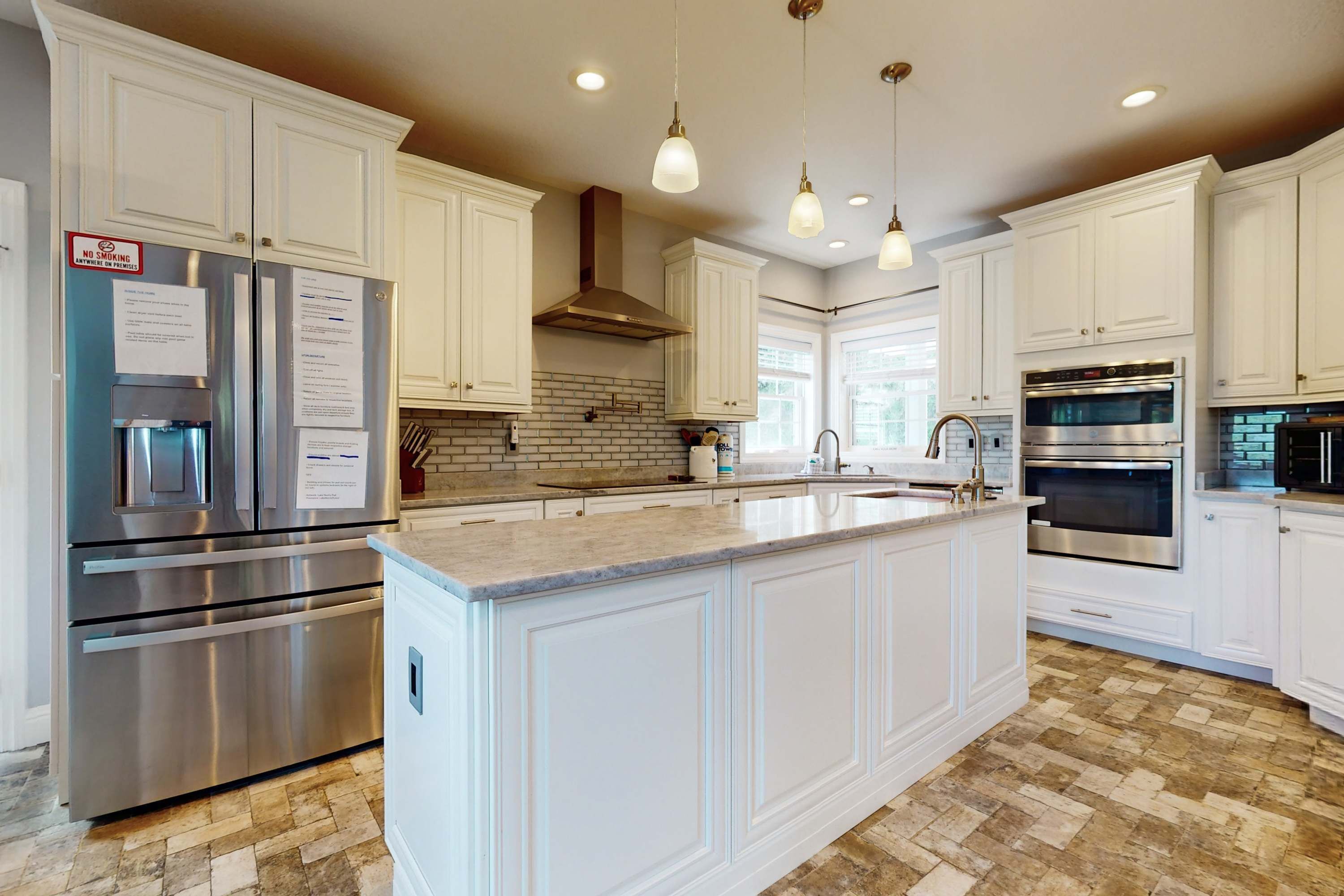 Kylskåp, mikrovågsugn, ugn och spishäll