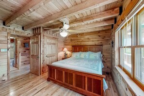 4 habitaciones, tabla de planchar con plancha, wifi y ropa de cama 