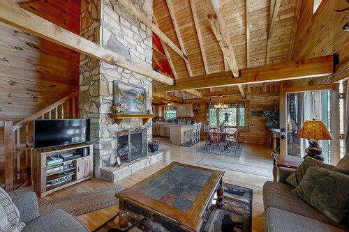 Lakeview Cabin, Sleeps 10・Pool Table・Hot Tub