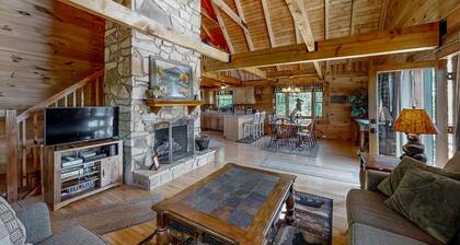 Lakeview Cabin, Sleeps 10・Pool Table・Hot Tub