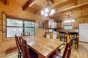 Dining - Tennessee Breeze, Sleeps 11, Hot Tub, Deck, Pool Table (Pigeon Forge)