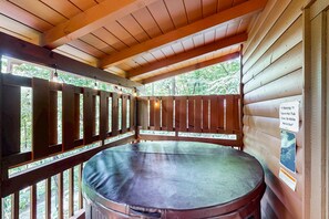 Interior - Tennessee Breeze, Sleeps 11, Hot Tub, Deck, Pool Table (Pigeon Forge)