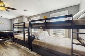 WiFi, bed sheets - Peaceful Family Friendly Home, Sleeps 12・Games (Kodak)