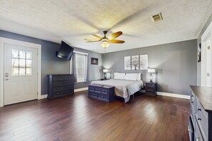 WiFi, bed sheets - Peaceful Family Friendly Home, Sleeps 12・Games (Kodak)