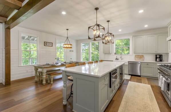 ثلاجة، ميكروويف، فرن، موقد طهي مسطح