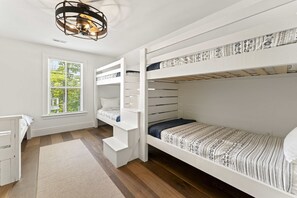 7 chambres, fer et planche à repasser, lit de bébé portatif, Wi-Fi