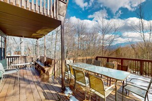 Outdoor dining - Cozy Wooded Cabin, Game Room, Hot Tub, Large Deck (Gatlinburg)