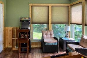 Interior - Near Downtown Serene Mtn View・Fireplace・Hot Tub (Gatlinburg)