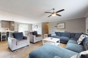 TV, DVD player, offices - New Lake Home, Sleeps 14 , Private Dock, Deck, Grill (Caryville)