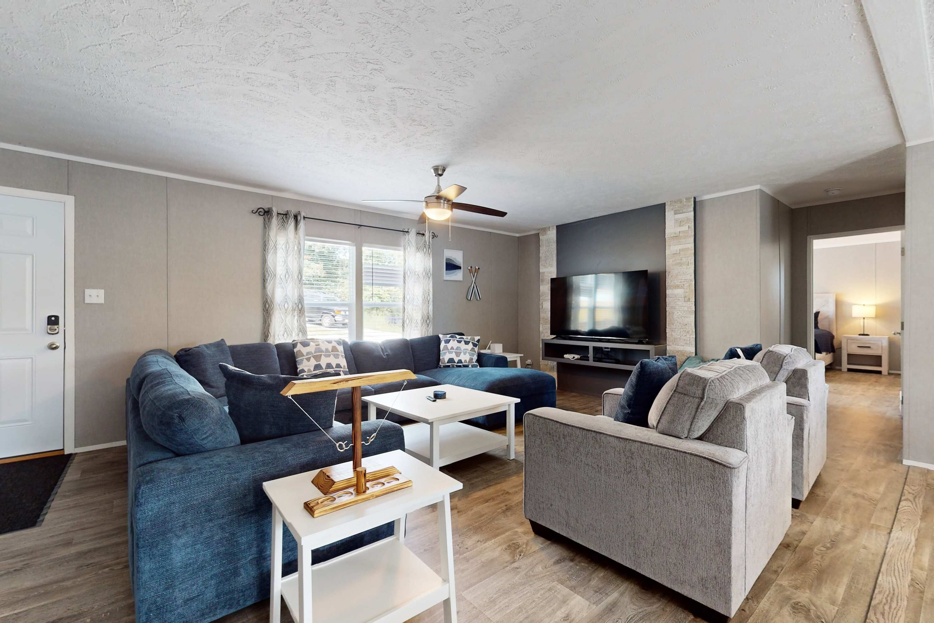 TV, DVD-spiller og kontorer