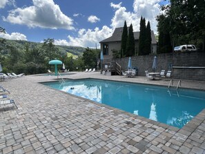 Pool - Newly Renovated Condo, Sleeps 7・Arcade・Shared Pool (Gatlinburg)