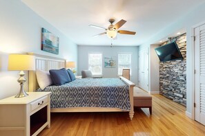 Iron/ironing board, WiFi, bed sheets - Peaceful Waterfront Home・Private Dock・Grill・Patio (Dandridge)