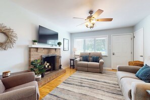 TV, fireplace, offices - Peaceful Waterfront Home・Private Dock・Grill・Patio (Dandridge)