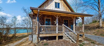 Cozy Lake Front Cabin, Sleeps 4・Dock・Play Yard