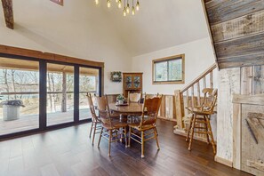 Dining - Cozy Lake Front Cabin, Sleeps 4, Dock, Play Yard (Dandridge)