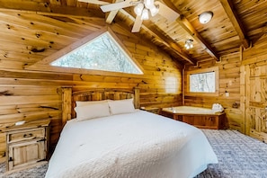 2 bedrooms, iron/ironing board, WiFi, bed sheets - Family Friendly Cabin, Sleeps 9, Hot Tub, Pool Table (Pigeon Forge)
