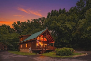 Exterior - Family Friendly Cabin, Sleeps 9, Hot Tub, Pool Table (Pigeon Forge)