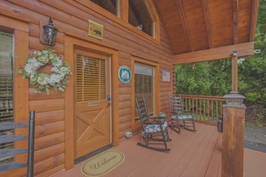 Terrace/patio - Family Friendly Cabin, Sleeps 9, Hot Tub, Pool Table (Pigeon Forge)
