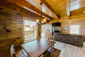 TV, fireplace, offices - Family Friendly Cabin, Sleeps 9, Hot Tub, Pool Table (Pigeon Forge)