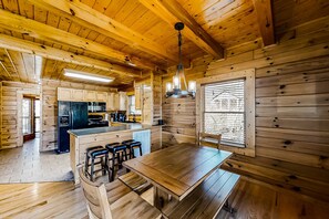 Dining - Family Friendly Cabin, Sleeps 9, Hot Tub, Pool Table (Pigeon Forge)