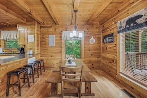 Coffee/tea maker, fridge, microwave, oven - Family Friendly Cabin, Sleeps 9, Hot Tub, Pool Table (Pigeon Forge)