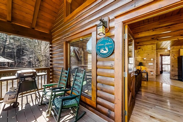 Terrace/patio - Family Friendly Cabin, Sleeps 9, Hot Tub, Pool Table (Pigeon Forge)