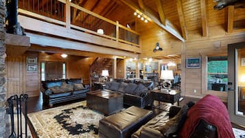 电视、壁炉、DVD 播放器、办公室