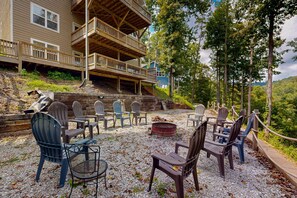 Terrace/patio - Stunning Lakeview Home・Game Room・Dock・Hot Tub (LaFollette)