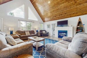 Fernseher, Kamin, DVD-Player, Arbeitsbereiche