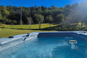 Pool - Cozy Home, Sleeps 6, Hot Tub, Fire Pit (Kodak)