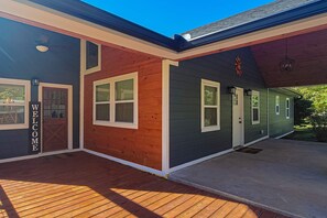 Exterior detail - Cozy Home, Sleeps 6, Hot Tub, Fire Pit (Kodak)