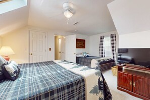 4 bedrooms, desk, iron/ironing board, WiFi - Near Douglas Lake Serene Escape・Yard・Games・Grill (Kodak)