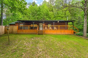 Exterior - Charming Dog Friendly Cabin・Mtn View・Hot Tub・Games (Gatlinburg)