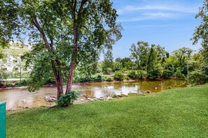 Property grounds - Stylish Riverview Corner Unit, Sleeps 4, Balcony (Pigeon Forge)